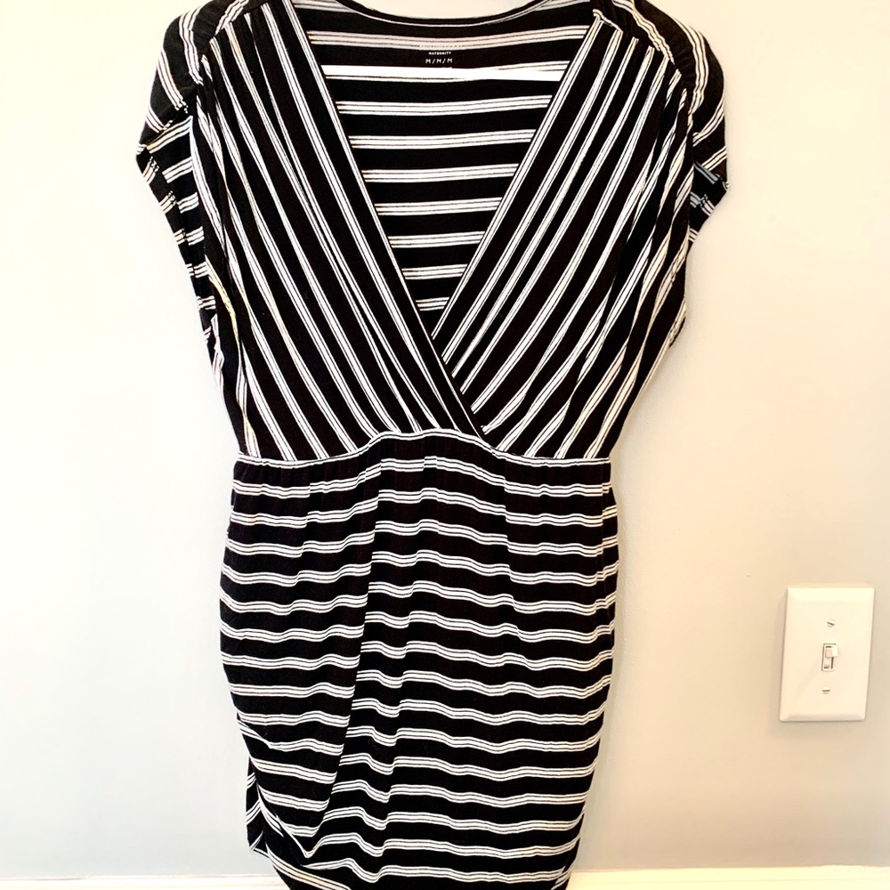 Motherhood Maternity Black & White Top•Like New•